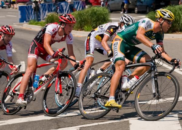Jesse Anthony (Kelly Benefit Strategies) leads the field early on.
