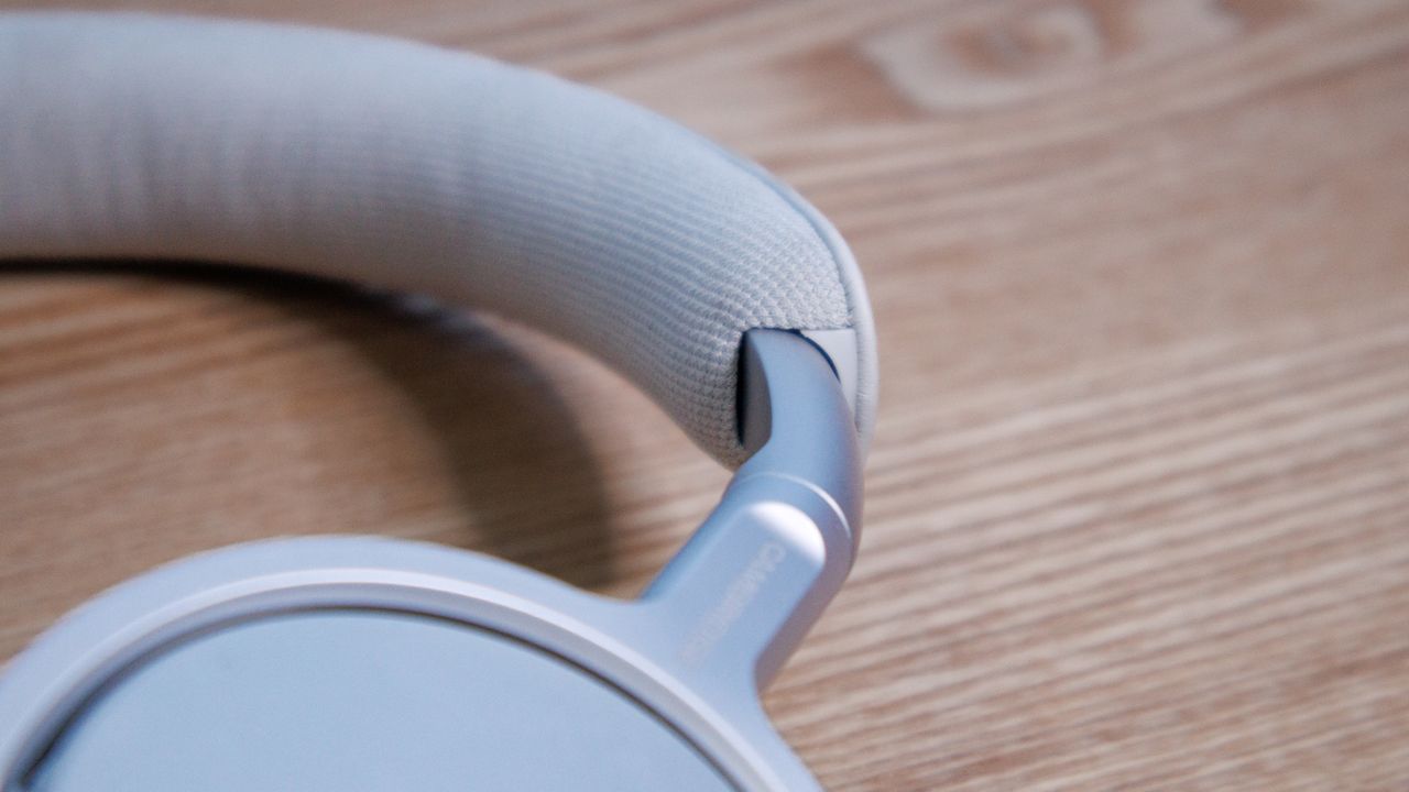 One of the headband arms on the Cambridge Audio Melomania P100 SE headphones.