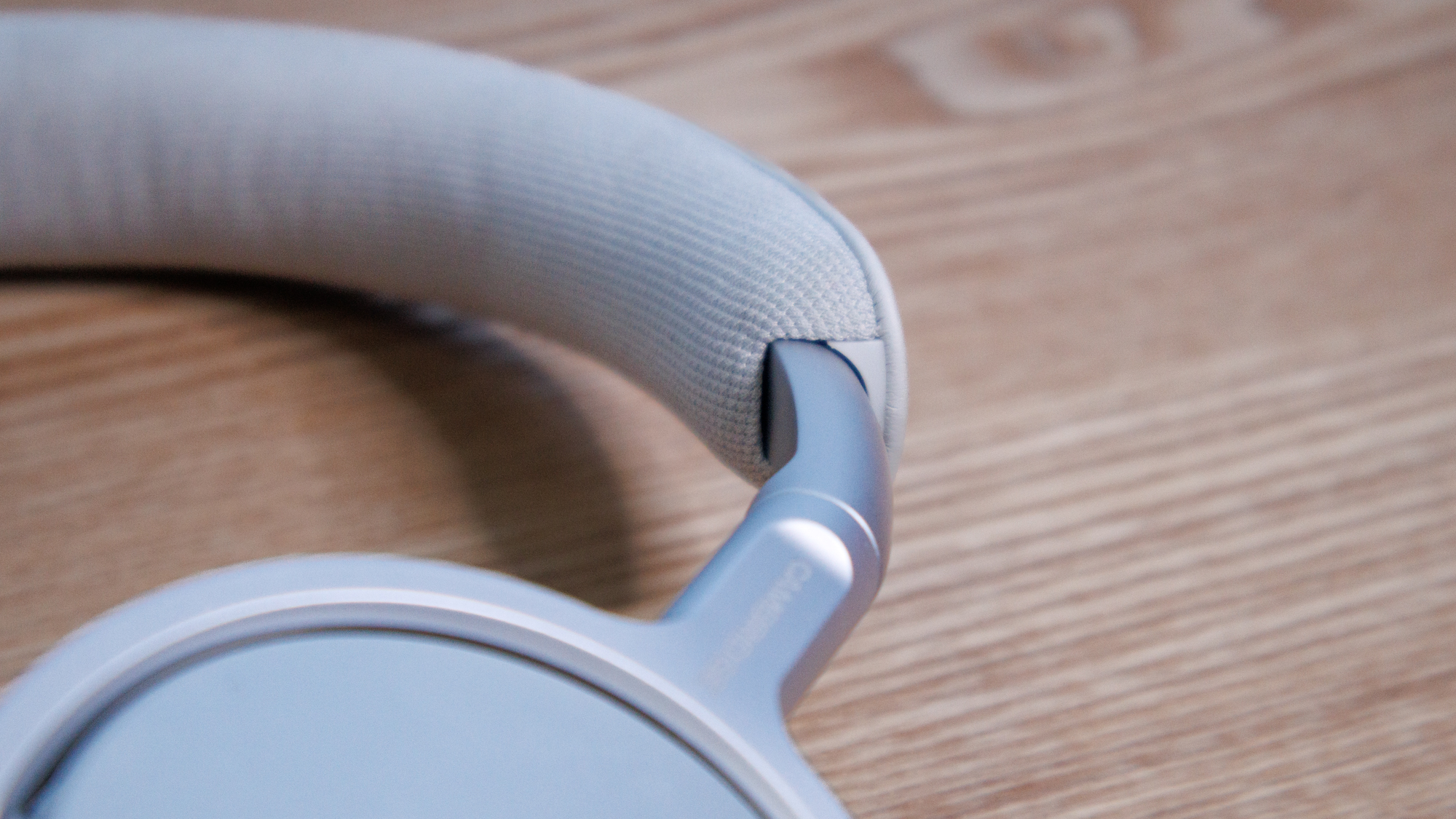 One of the headband arms on the Cambridge Audio Melomania P100 SE headphones.