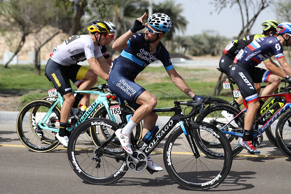 David Lozano calls for the team car