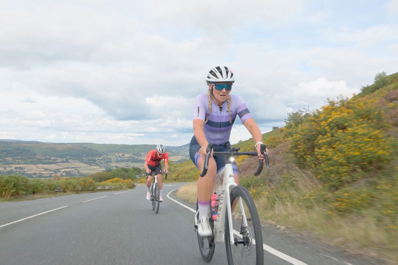 Cycling Weekly&#039;s Jamie chasing down his mum on The Tumble