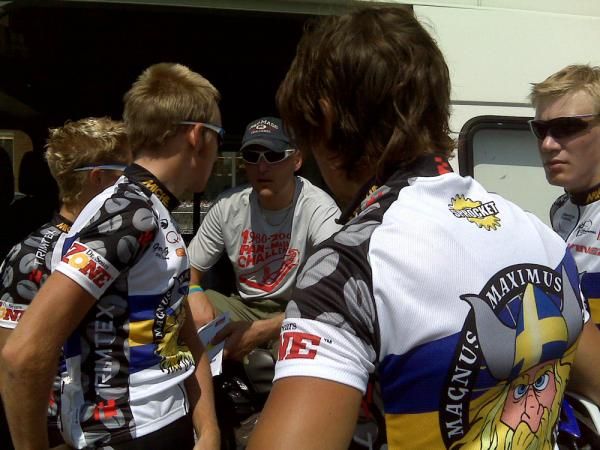 Magnus Backstedt at the Tour of the Pyrenees chatting with the riders