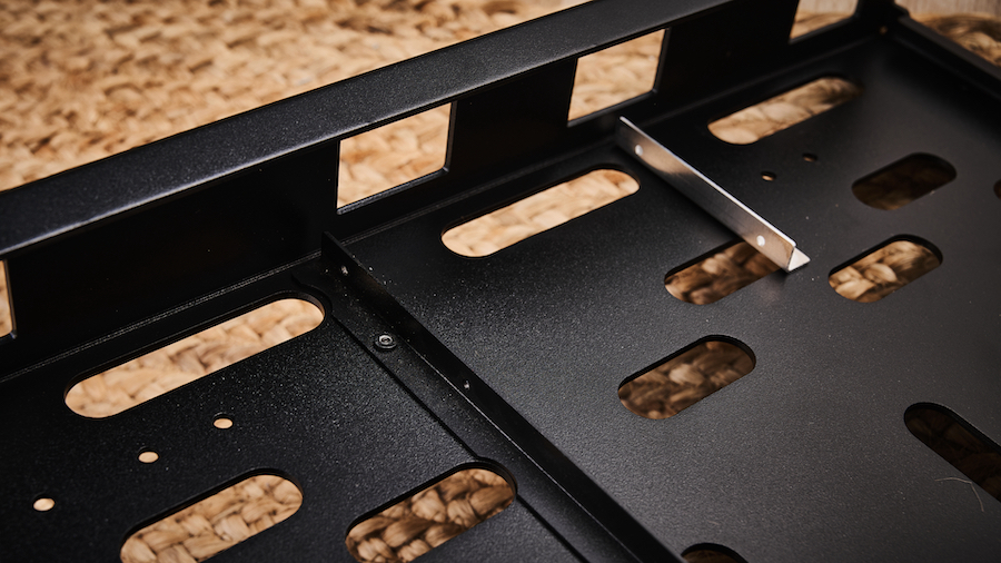 The power supply mounting bracket on the underside of the Voodoo Labs Dingbat Medium