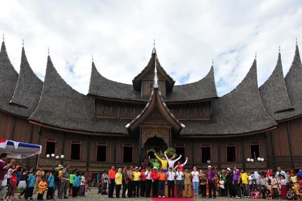 The jersey holder pictured with government officials Tanah Datar regency of West Sumatra in front Istano Basa Pagaruyung.
