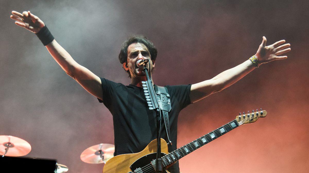 Joe Duplantier performing live with Gojira