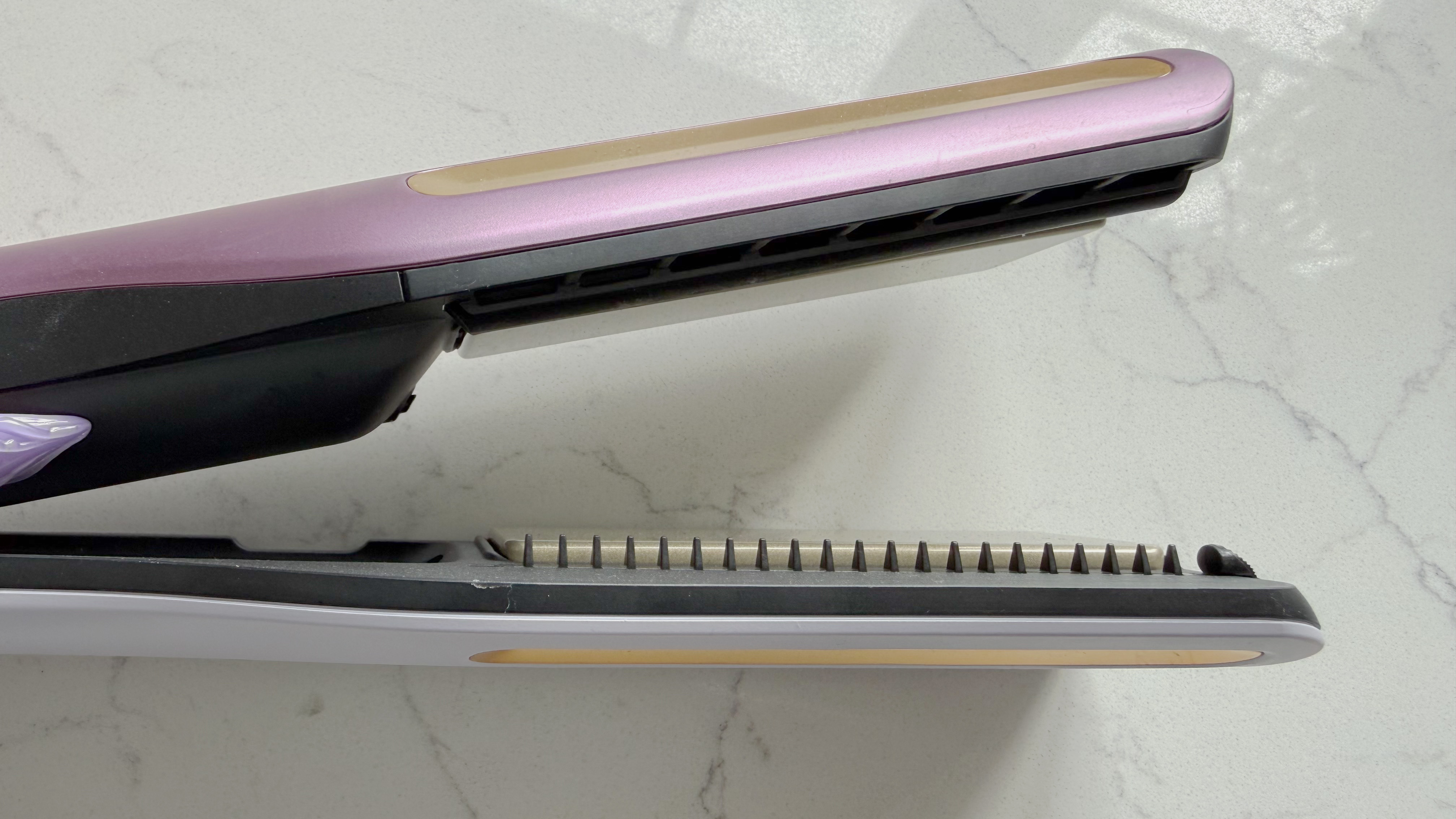 The Shark SilkiPro Straight open with the precision comb attachment clipped into the track, showing the air vents and gold ceramic plates