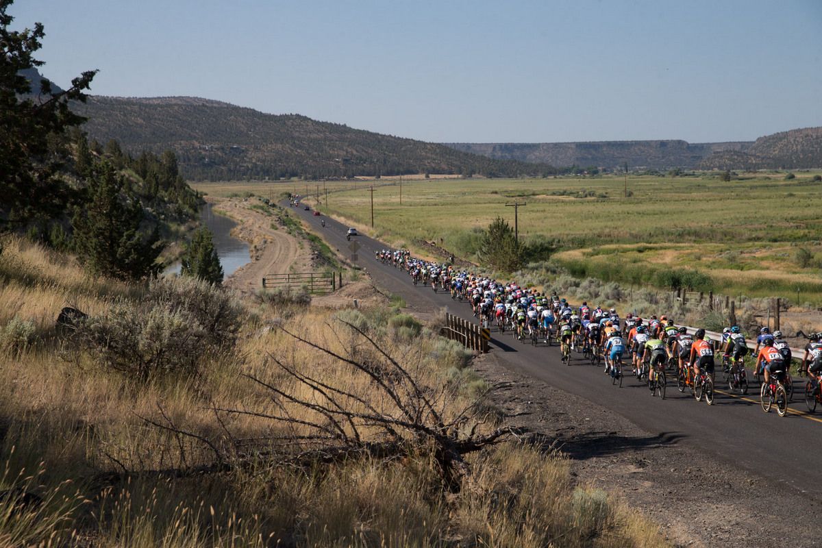 The men leave the start in Prineville