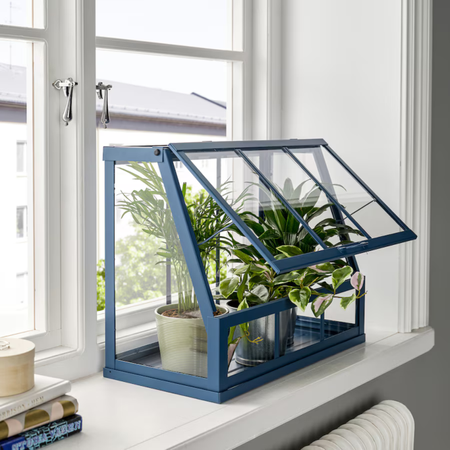 ÅKERBÄR greenhouse in blue on a windowsill.