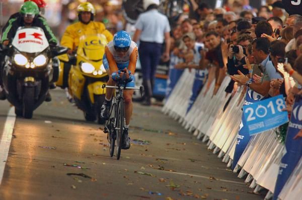 Christian Vande Velde (Garmin-Slipstream) approaches the finish line.