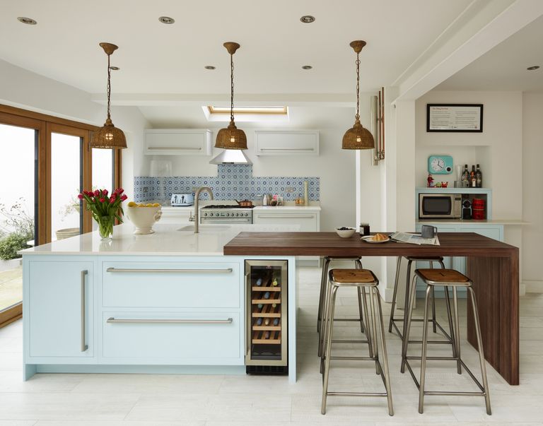 kitchen design with seating area