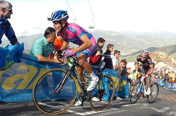 Przemyslaw Niemiec (Lampre-ISD) climbs to the finish on the Cuitu Negru.