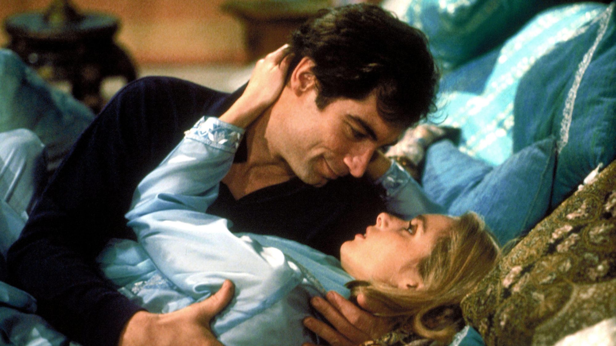 Timothy Dalton und Maryam D Abo in „The Living Daylights“.