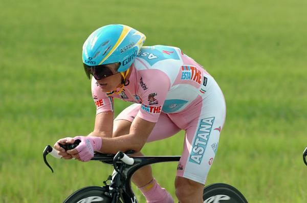 Overnight race leader Alexandre Vinokourov (Astana) would surrender the pink jersey.