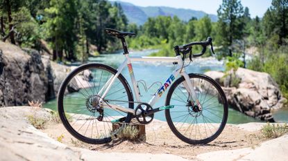 1000 gravel hot sale bike