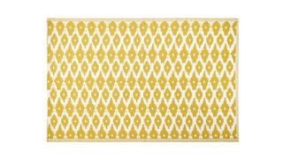 Colourful garden accessories - colourful outdoor rug - bright yellow patio rug - Maisons Du Monde