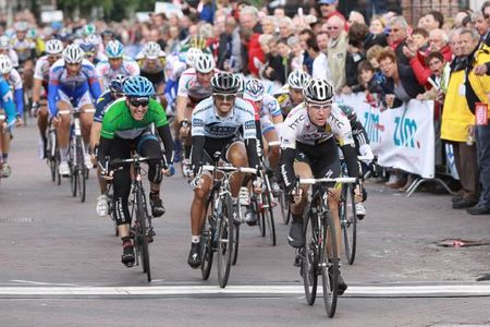 Leigh Howard (HTC-Highroad) outkicked Lucas Sebastian Haedo (Saxo Bank Sungard) and points leader Tyler Farrar (Garmin-Cervelo) for the stage win.