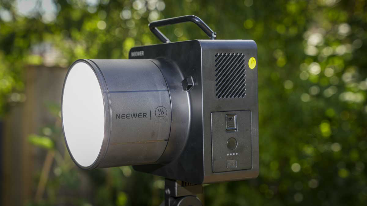 Neewer Q6 strobe light outside