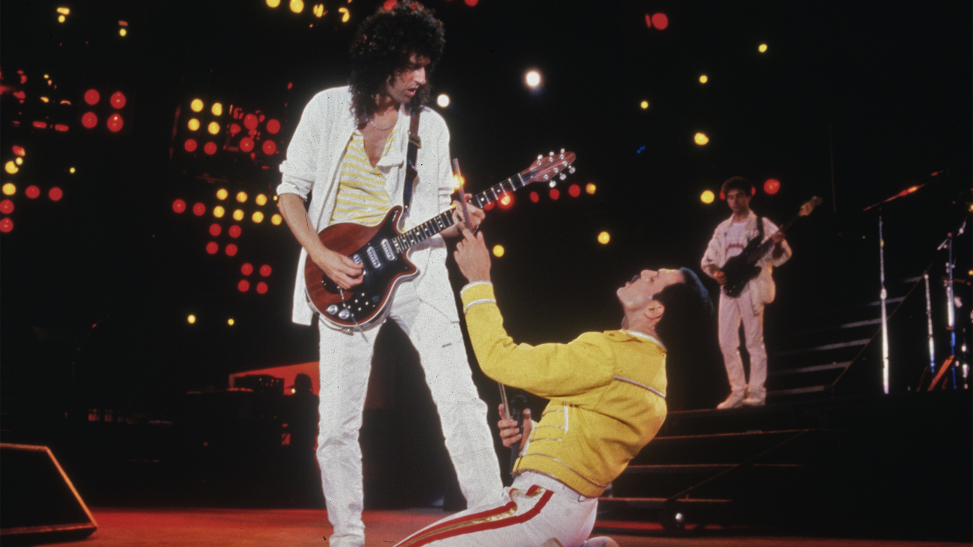 Singer Freddie Mercury (1946 - 1991) and guitarist Brian May of British rock band Queen in concert at Wembley Stadium, July 1986.