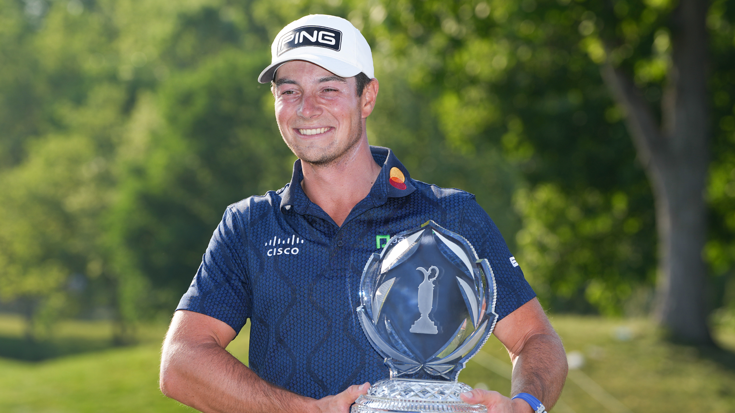 Viktor Hovland with the trophy after winning the Memorial Tournament