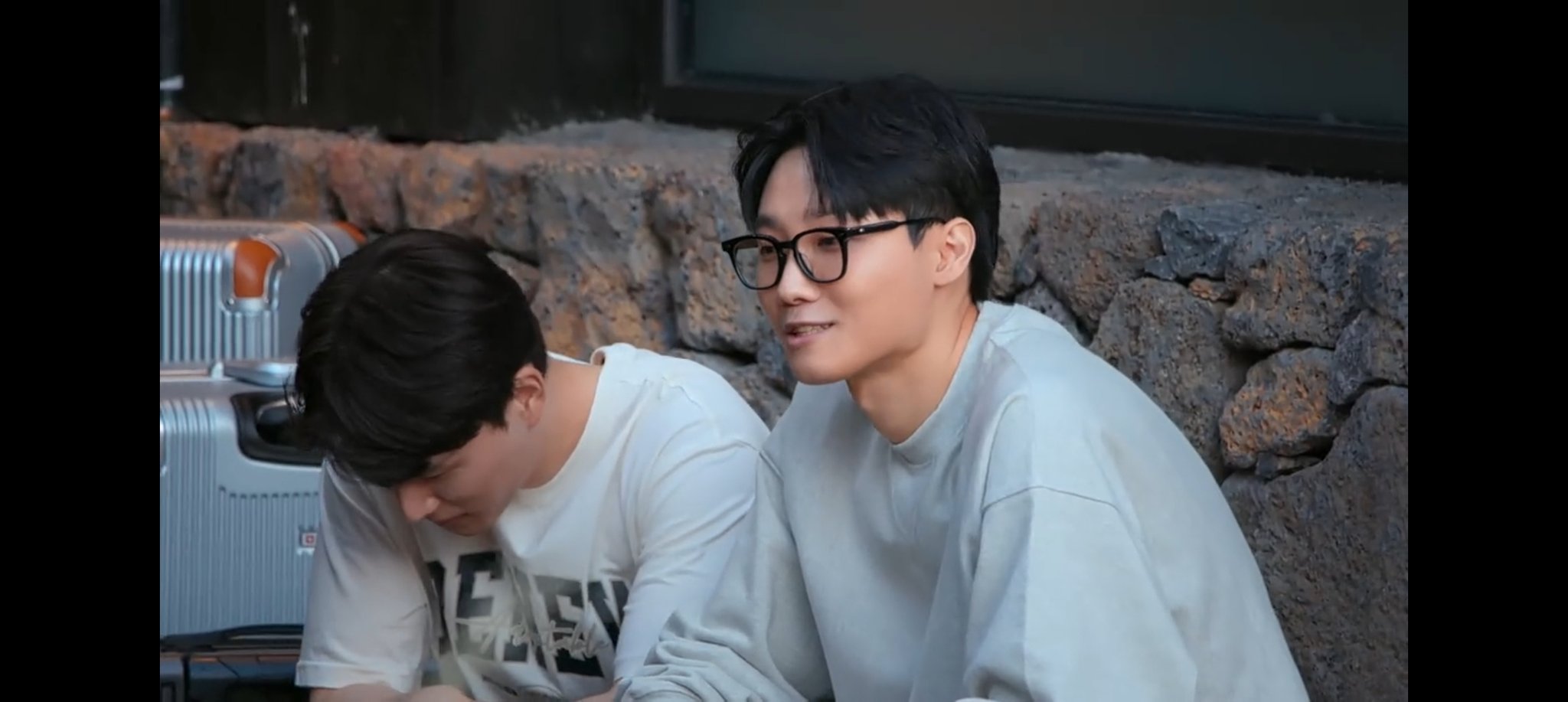 No Jae-yun and Ha Jeong-mok in the Korean reality show 'Better Late than Single.'