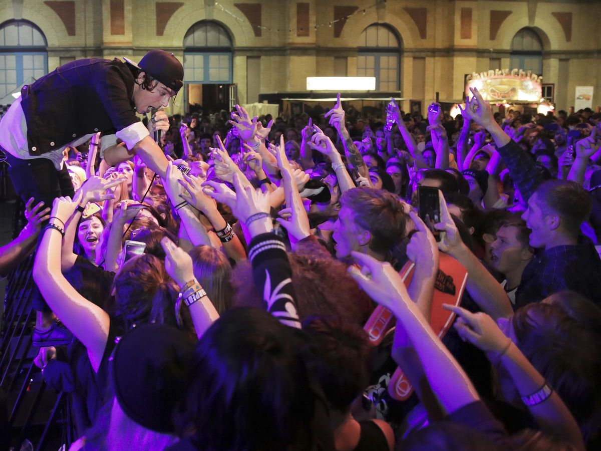 Chunk! No, Captain Chunk!