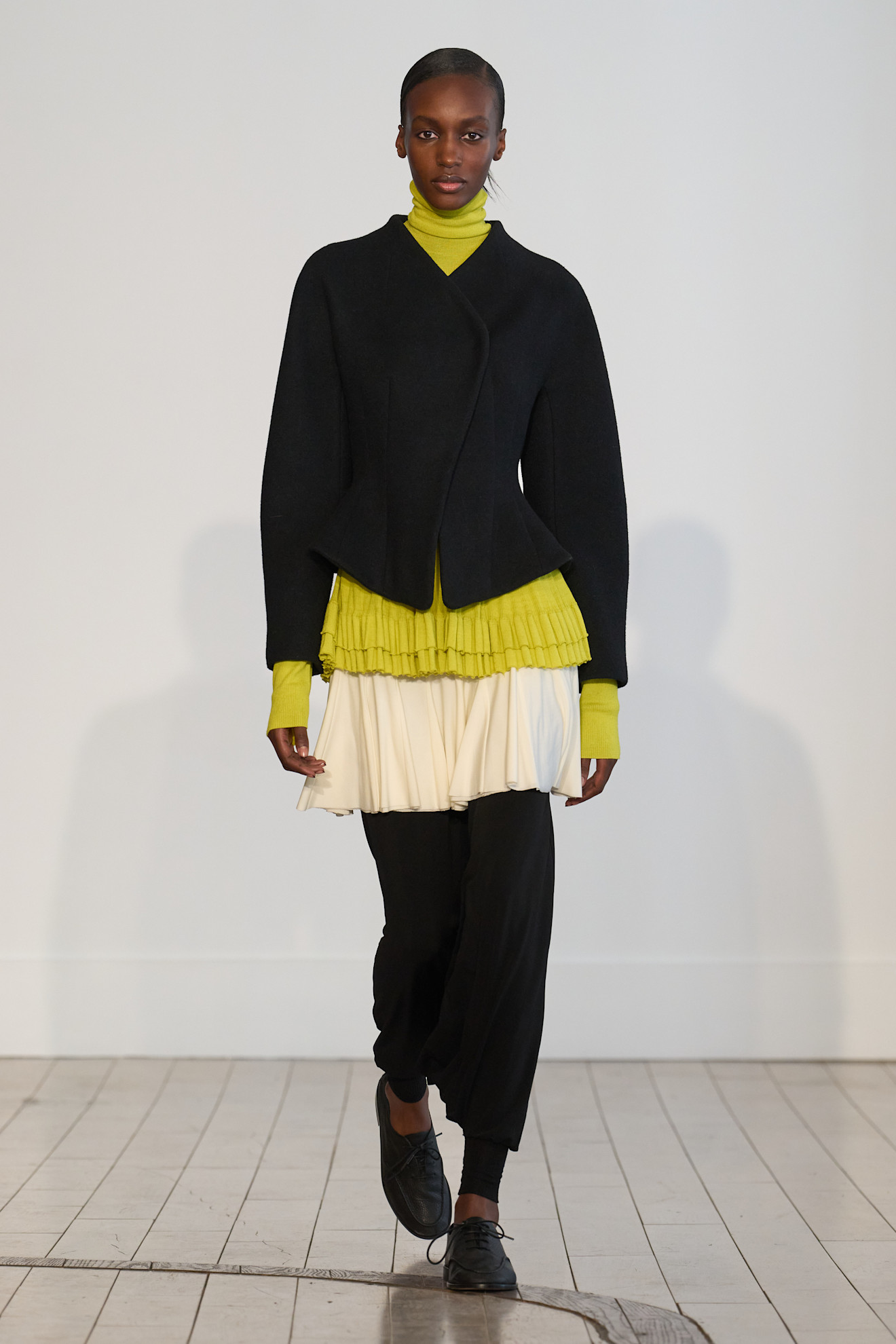 limon green contrasting turtleneck under white skirt, black pant, black jacket at ashlyn fall 2026 runway