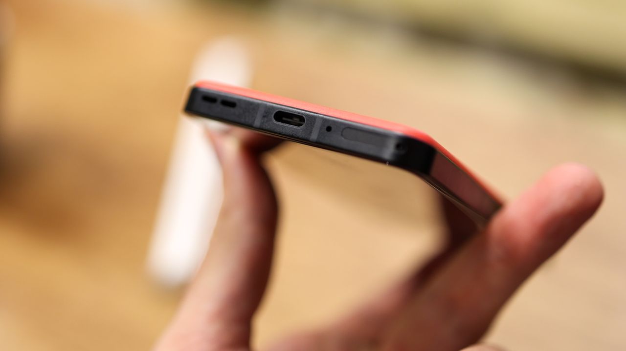 A photo of the Asus Zenfone 10