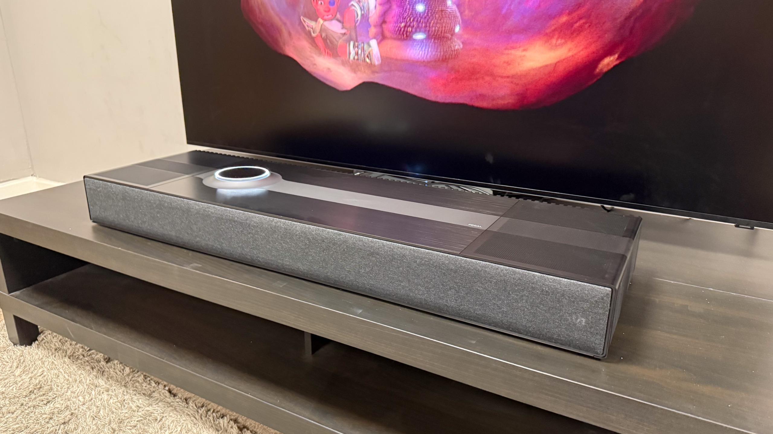 The Focal Mu-so Hekla in front of the Samsung R95H TV showing a scene from Alien: Romulus.