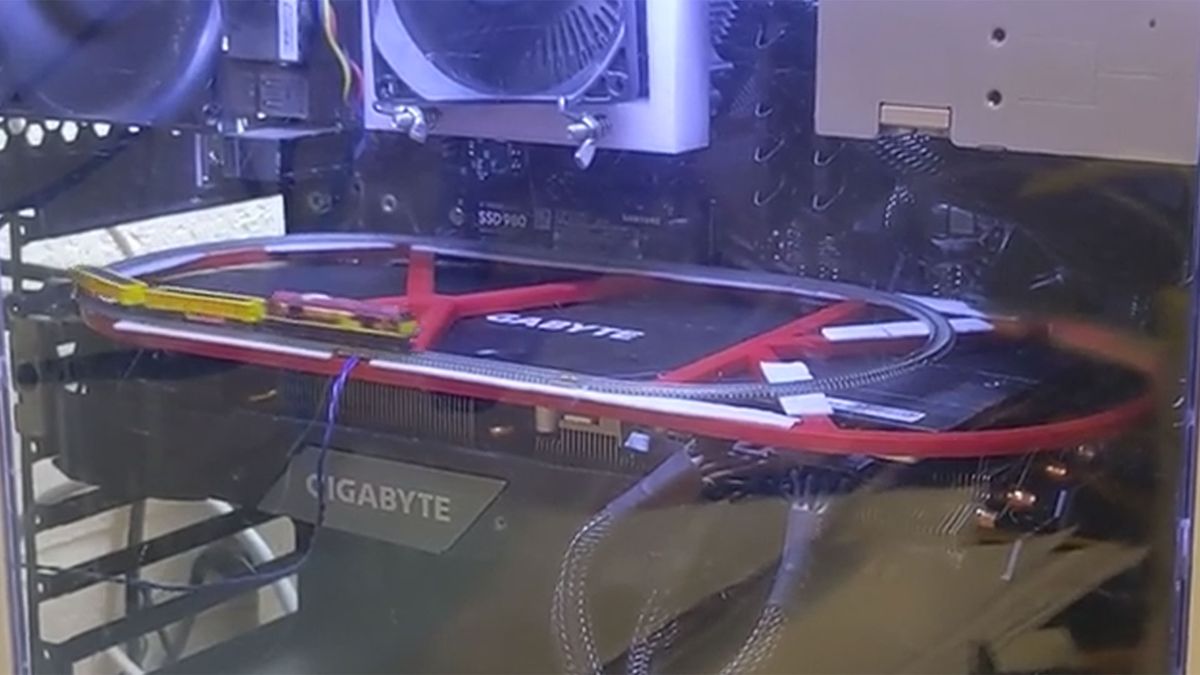 PC modder installs a working train set on top of their GPU — All aboard the 'PCI Express' to Gamesville