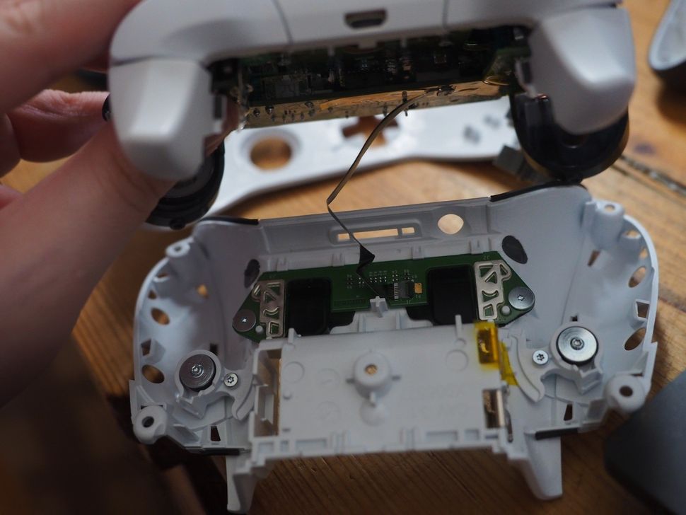 How to take apart xbox controller