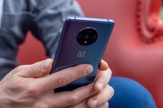Holding the OnePlus 7T
