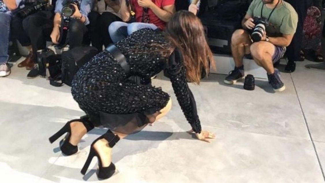 Bella Hadid fell on the runway at Michael Kors' NYFW show - Grazia