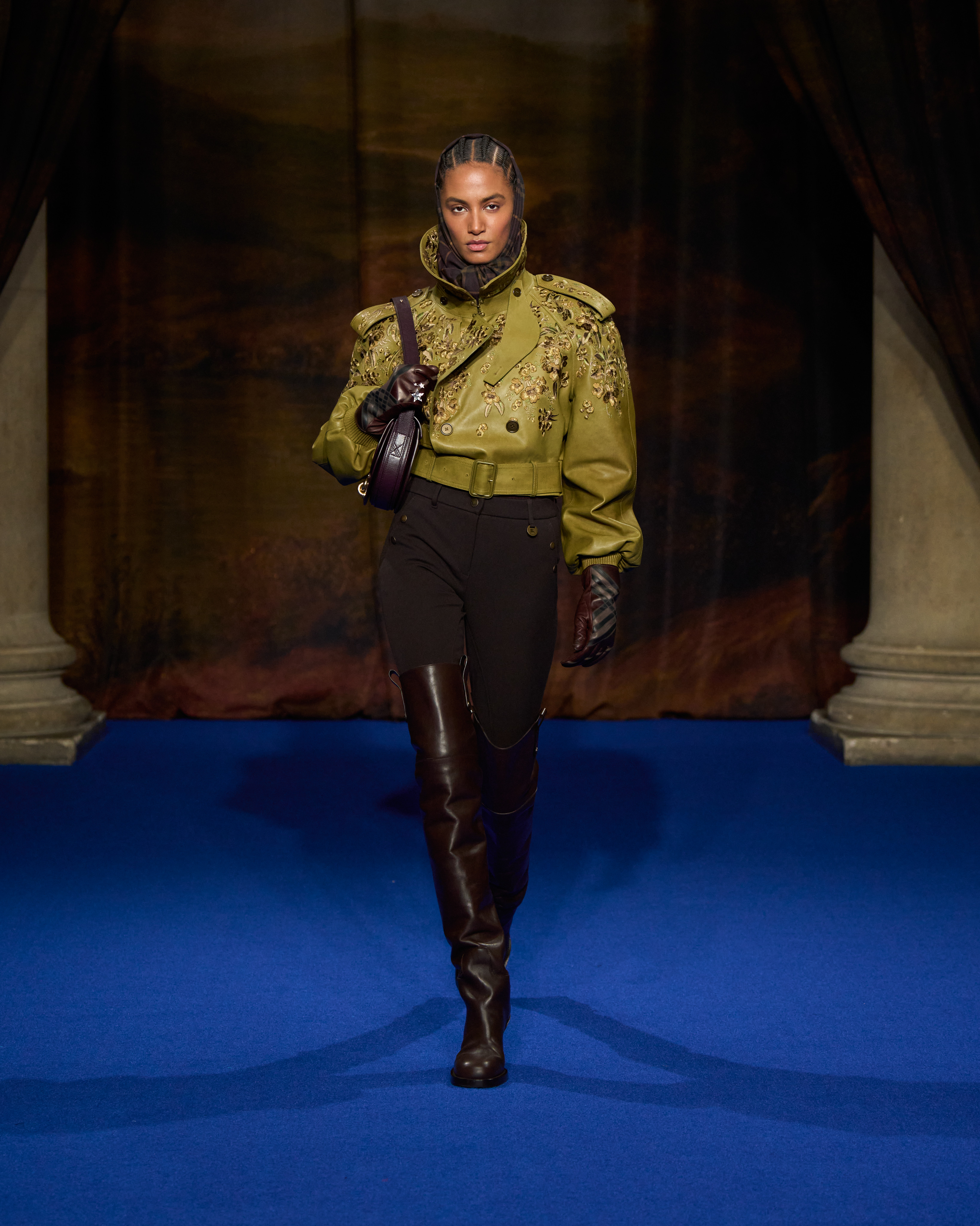 modelka na pokazie Burberry jesień/zima 2025 podczas London Fashion Week