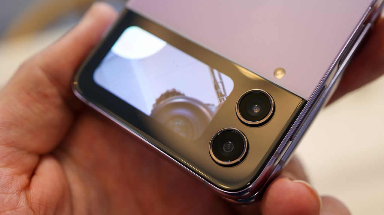 A photo of the Samsung Galaxy Z Flip 4