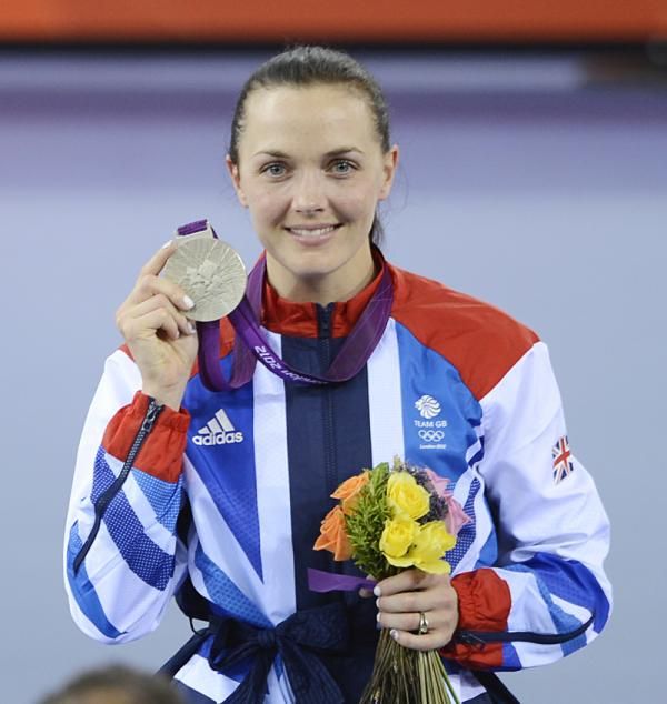Victoria Pendleton (Great Britain) with the silver medal