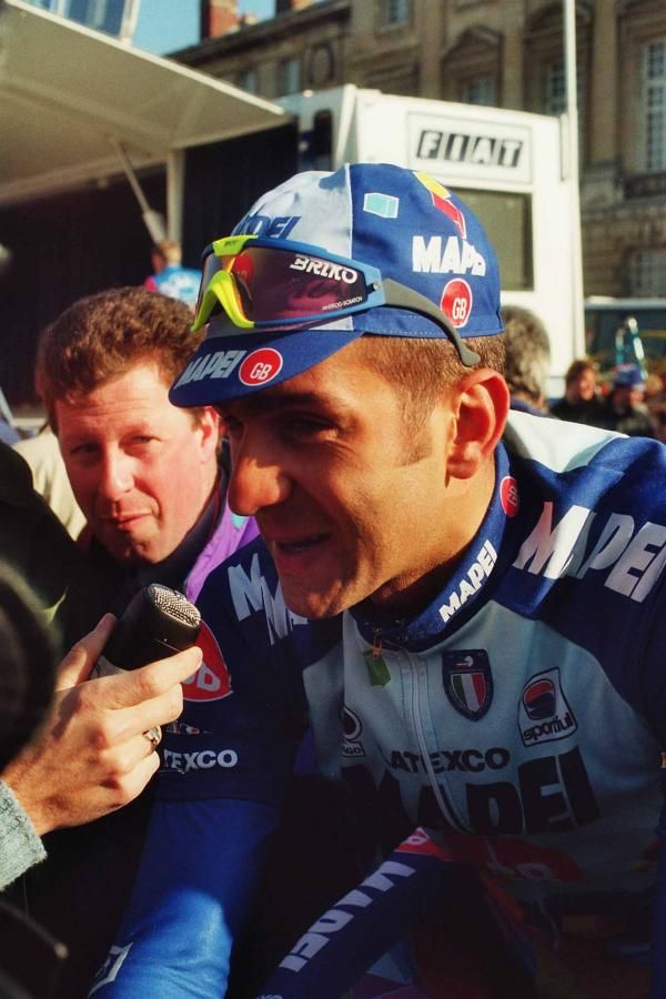 A delighted Franco Ballerini in the Roubaix velodrome, 1995.