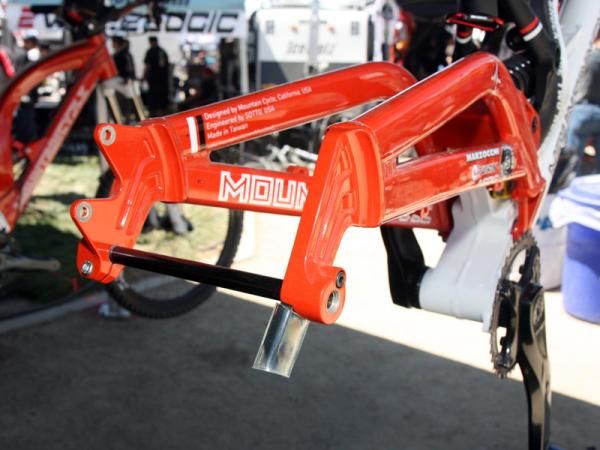 Mountain Cycle uses stout-looking machined thru-axle dropouts on its new Shockwave II.