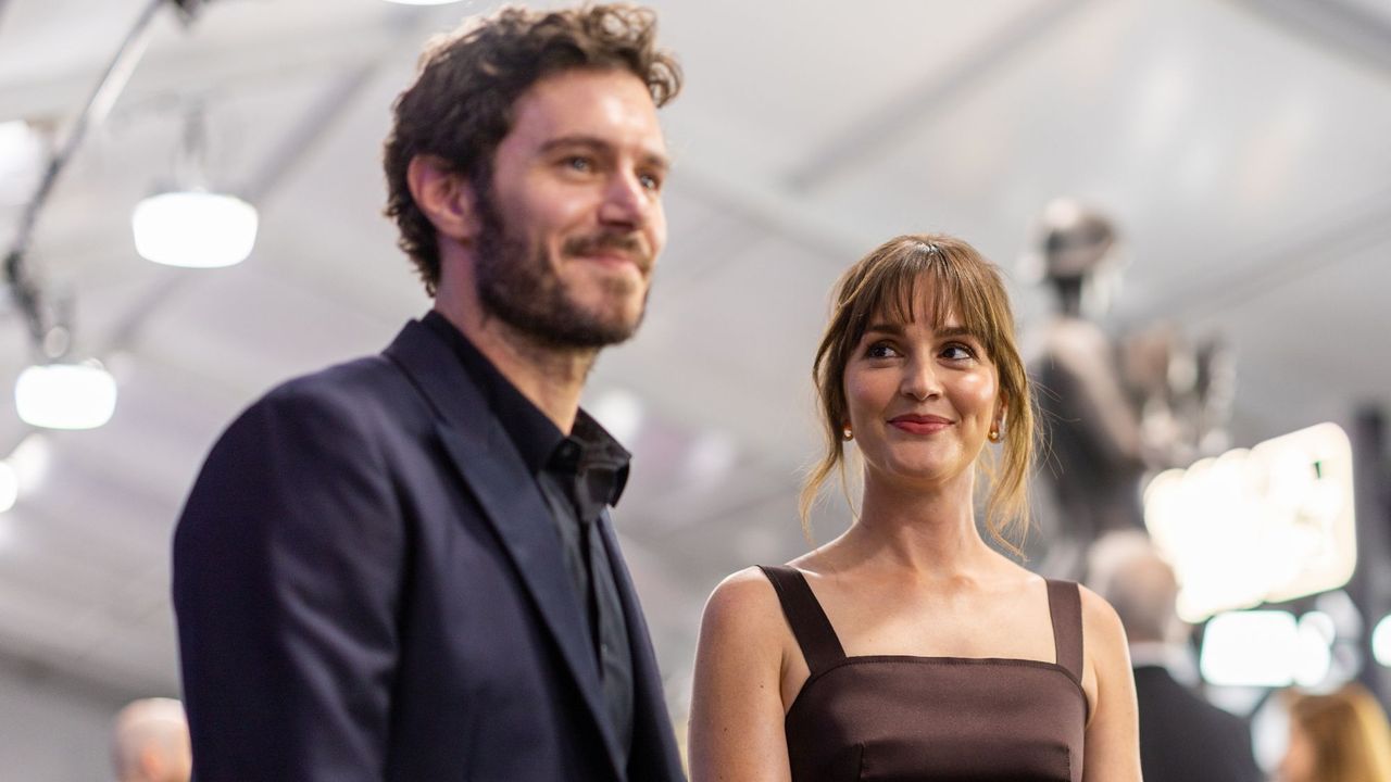 Adam Brody and Leighton Meester attend the 2024 SAG awards