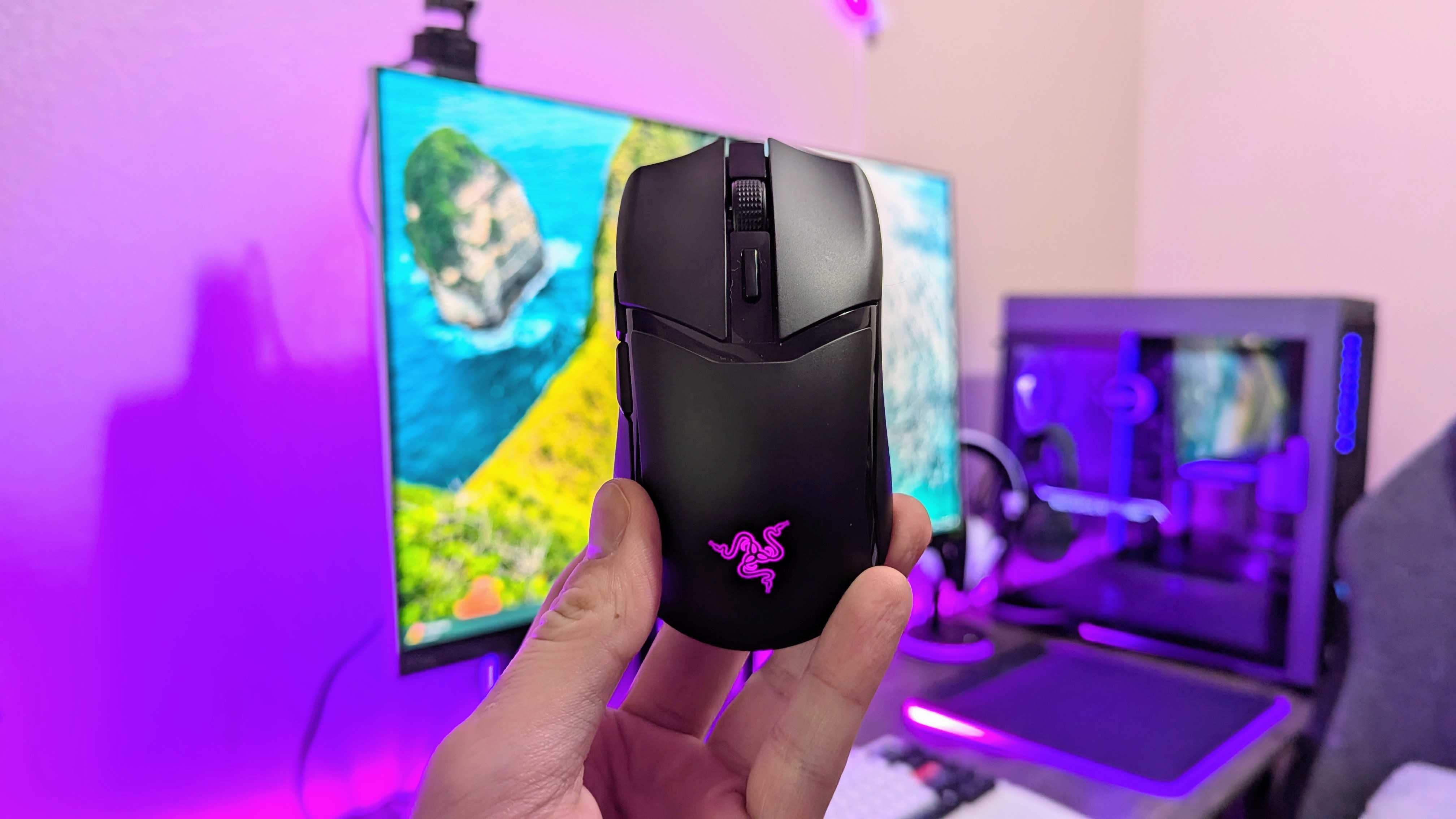 Image of the Razer Cobra HyperSpeed wireless gaming mouse.