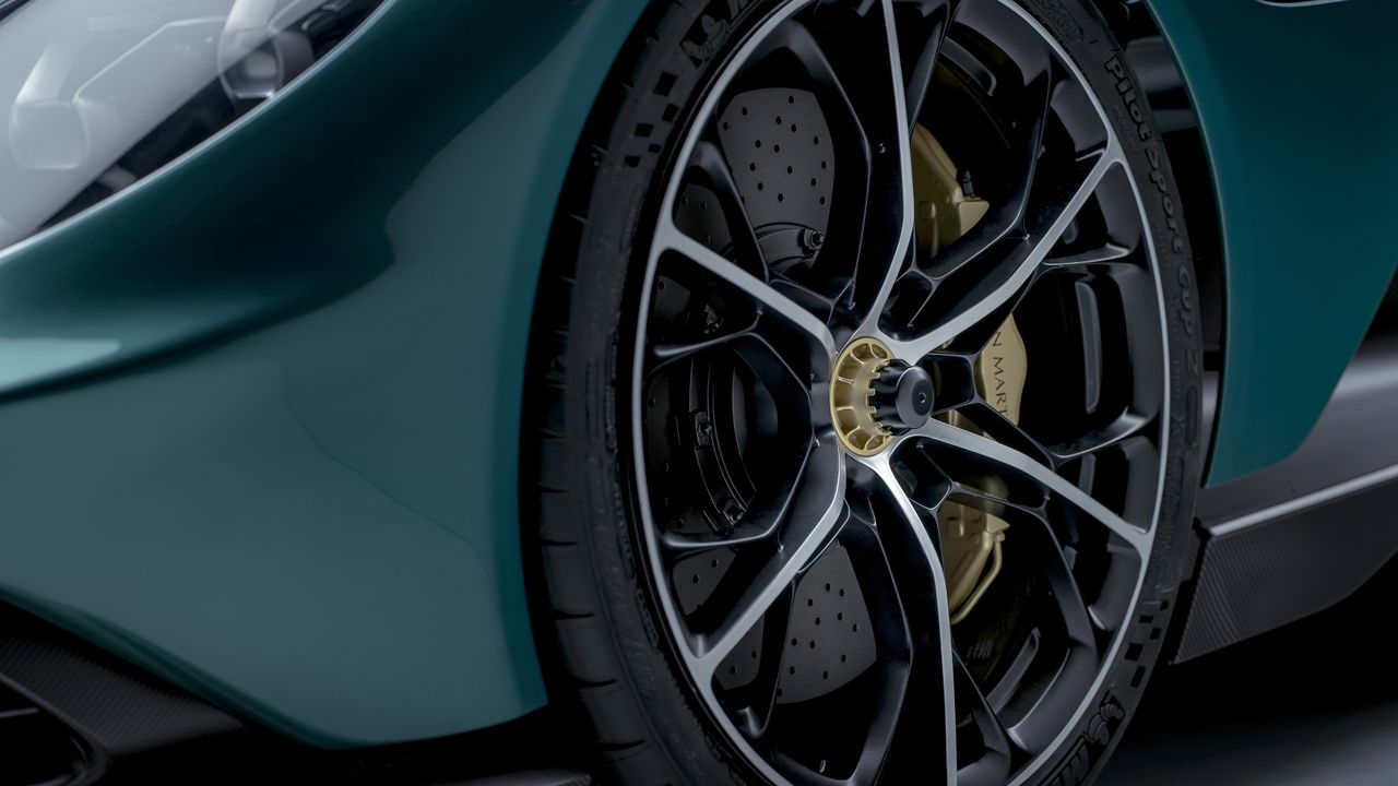 Aston Martin Valhalla