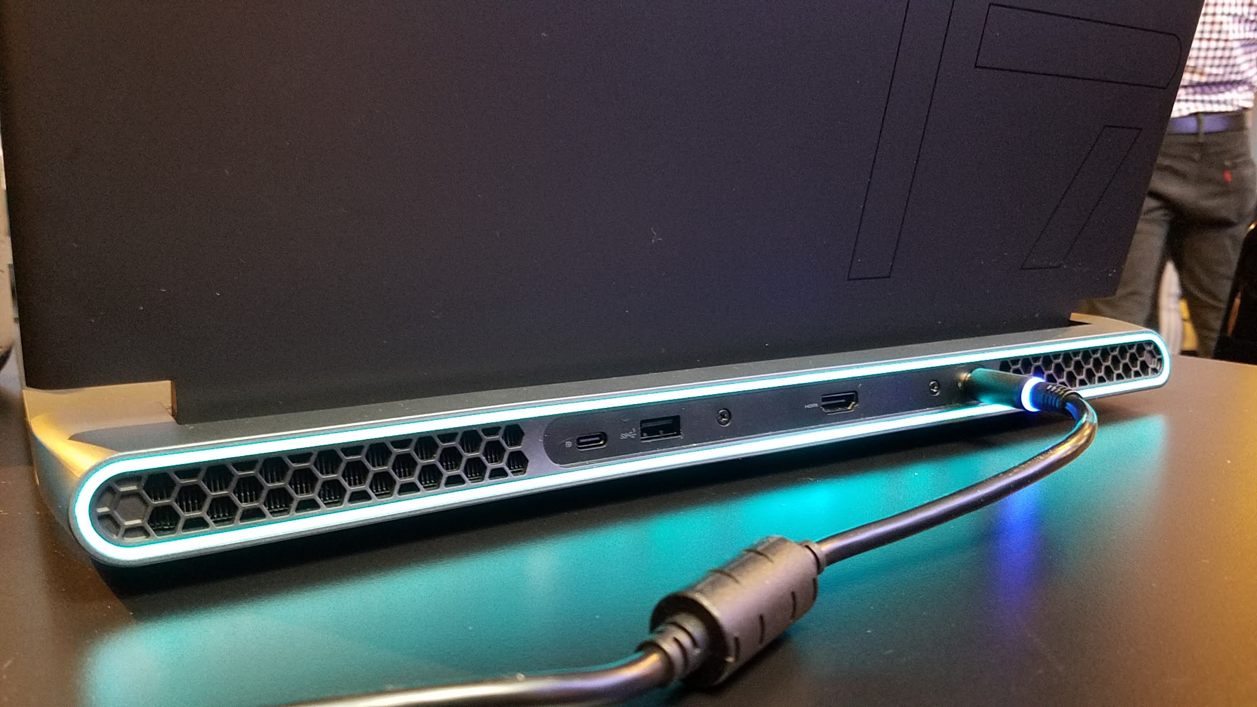 Alienware m17 R5 Ryzen Edition ports