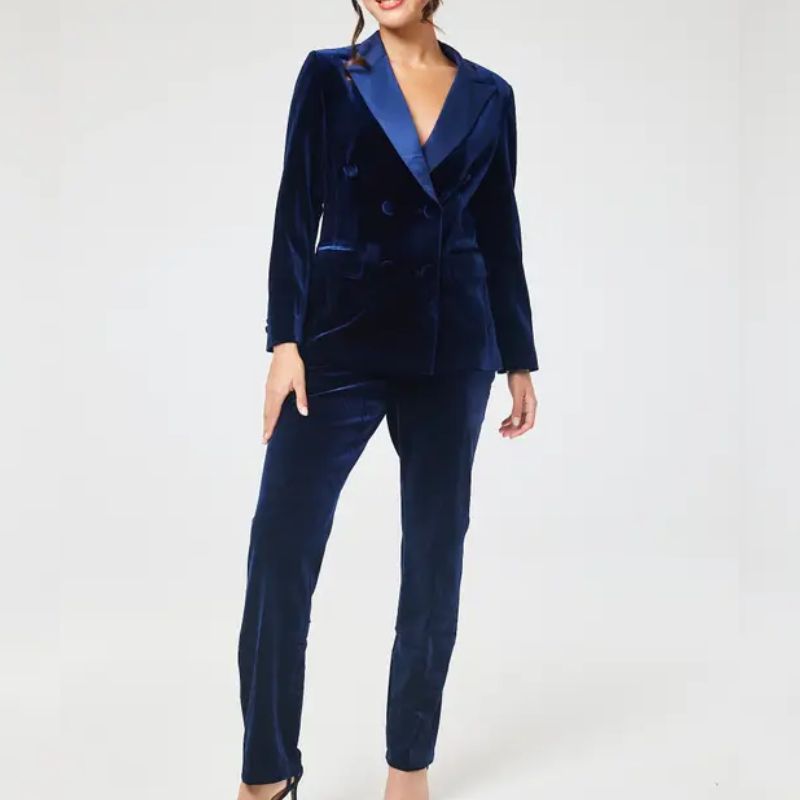 Helen Skelton&#039;s navy, velvet suit