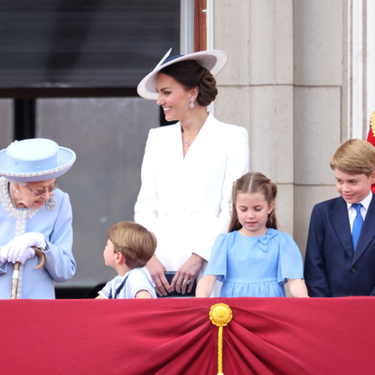Queen Elizabeth II on the balcony of Buckingham Palace during Trooping the Colour alongside (L-R) Prince Louis of Cambridge, Catherine, Duchess of Cambridge, Princess Charlotte of Cambridge, Prince George of Cambridge and Prince William, Duke of Cambridge during Trooping The Colour on June 02, 2022 in London, England