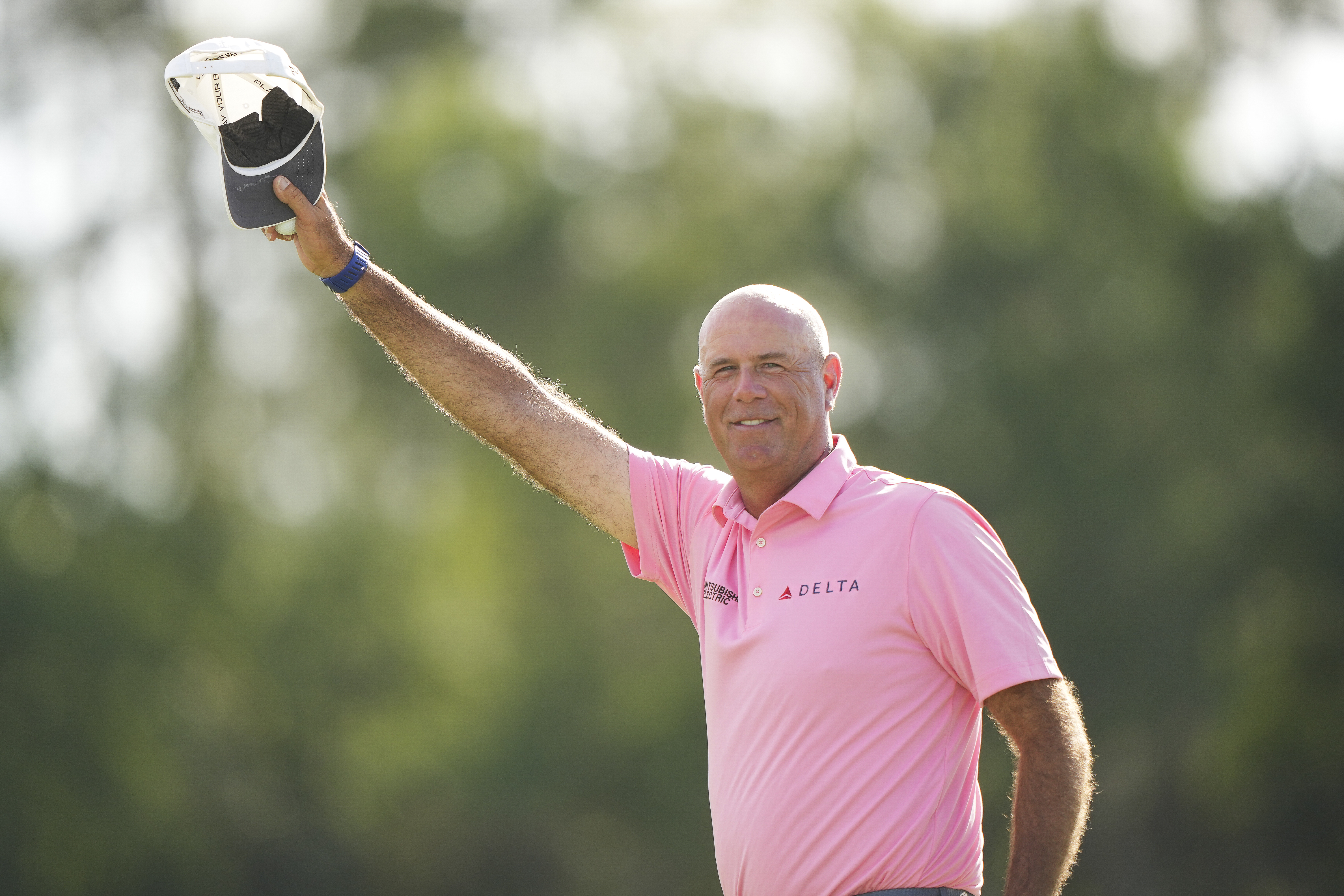 Stewart Cink raises his arm and cap to the crowd after winning the 2026 Senior PGA Championship