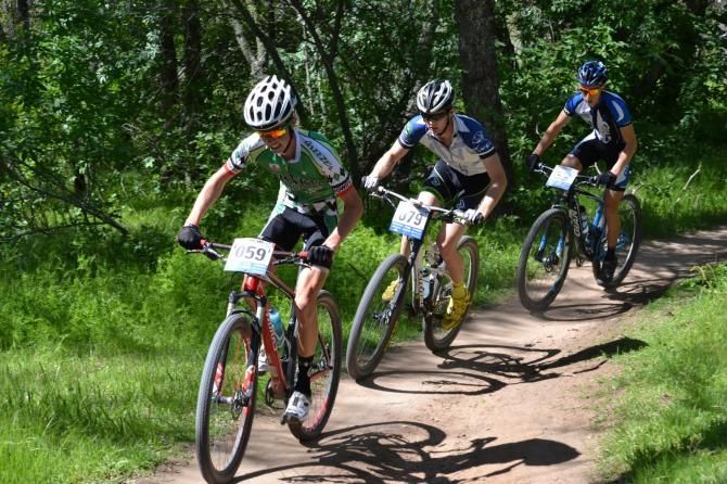 US national team member Lucas Newcomb leads Taylor Smith and eventual winner Nelson Powless at the NorCal league&rsquo;s 2013 season opener in Granite Bay.