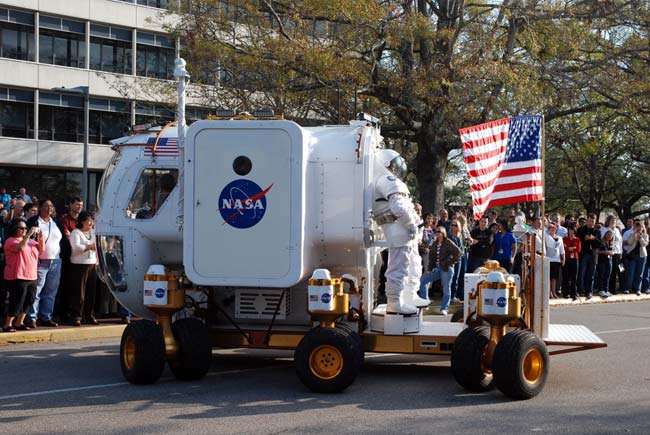 40 Years of Astronauts, Moon Craft in the Presidential Inaugural Parade