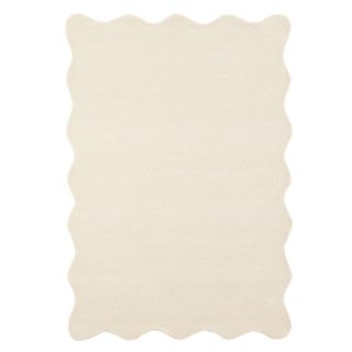 White rug with scalloped edge