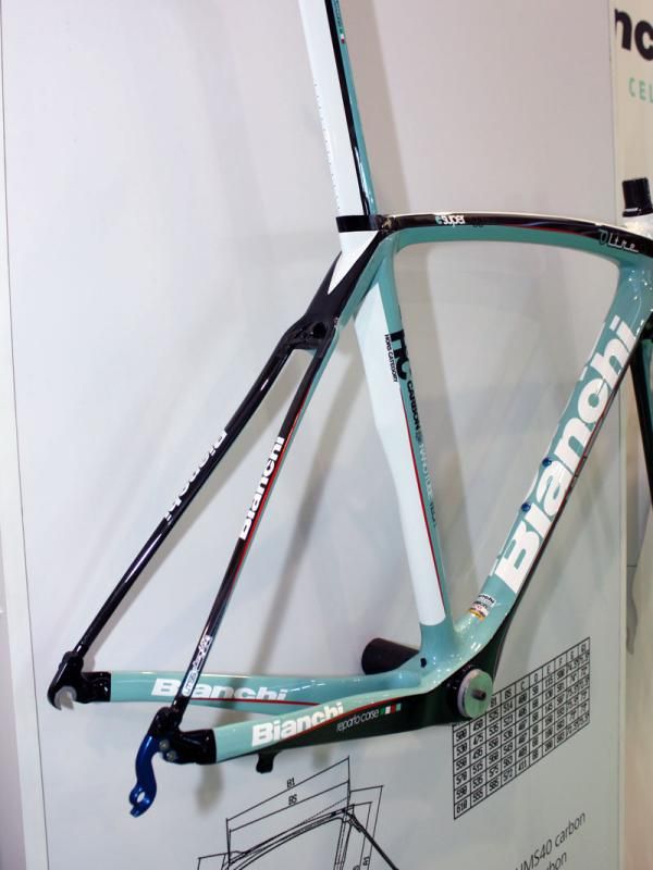 The tall and fat chain stays are matched to thin seat stays.