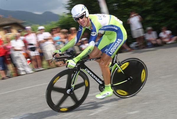 Vincenzo Nibali (Liquigas) lost more time to Andy Schleck today.