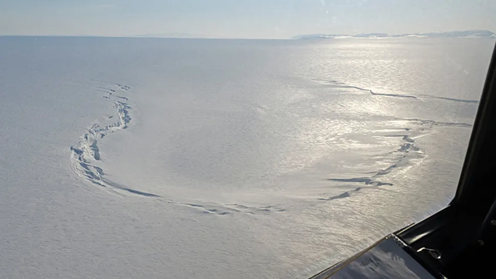 Esta foto aérea tirada em 26 de abril de 2013 mostra a aparência do mitten em close-up. (Crédito da imagem: Michael Studinger/NASA)